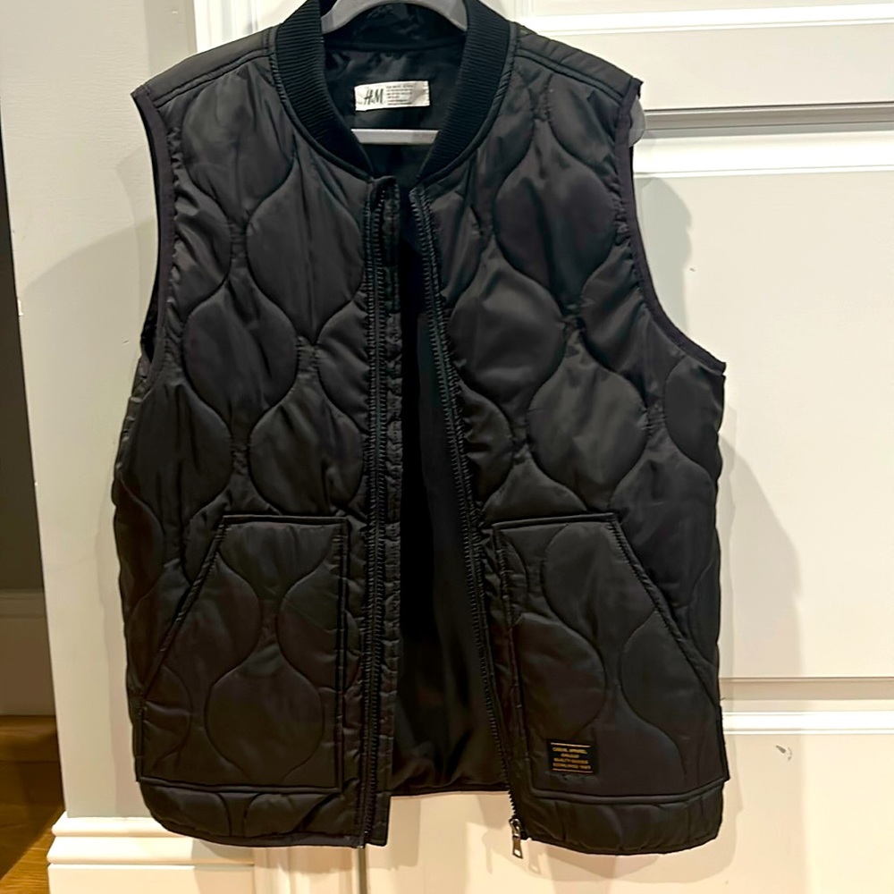 HM boys quilted vest size 12/14 EUC worn once over a shirt